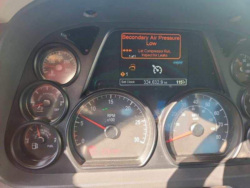 2018 Peterbilt 567 VIN 1XPCD49X8JD458970 COPART salvage auction — NORMAL WEAR, IN - CERTIFICATE OF TITLE, sold $26,000 on 2026-09-04 (photo 9)