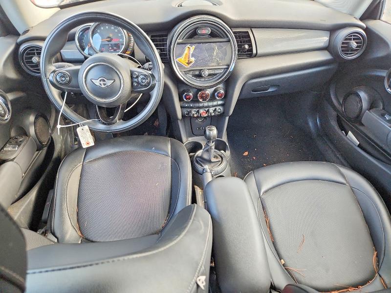 2015 Mini Cooper VIN WMWXM5C55FT973788 COPART salvage auction — MINOR DENT/SCRATCHES, MA - CERTIFICATE OF TITLE, sold $475 on 2026-09-29 (photo 8)