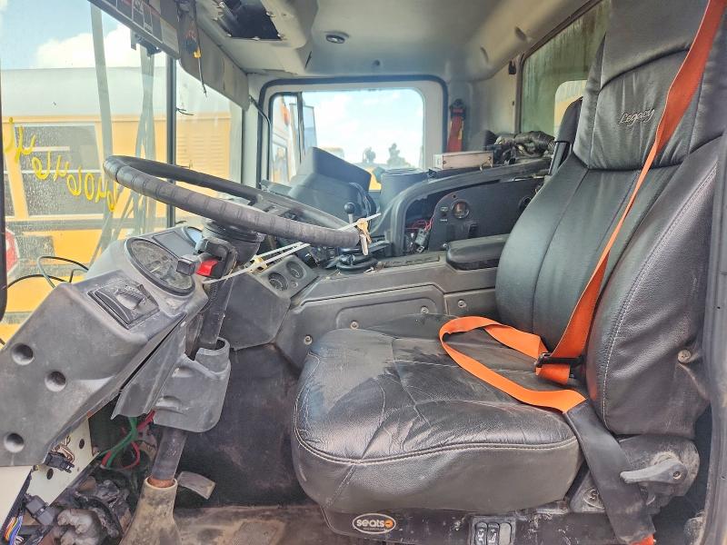 2016 Mack Mru613 VIN 1M2AV04C3GM016119 COPART salvage auction — MECHANICAL, FL - CERTIFICATE OF DESTRUCTION, sold $225 on 2026-08-27 (photo 9)