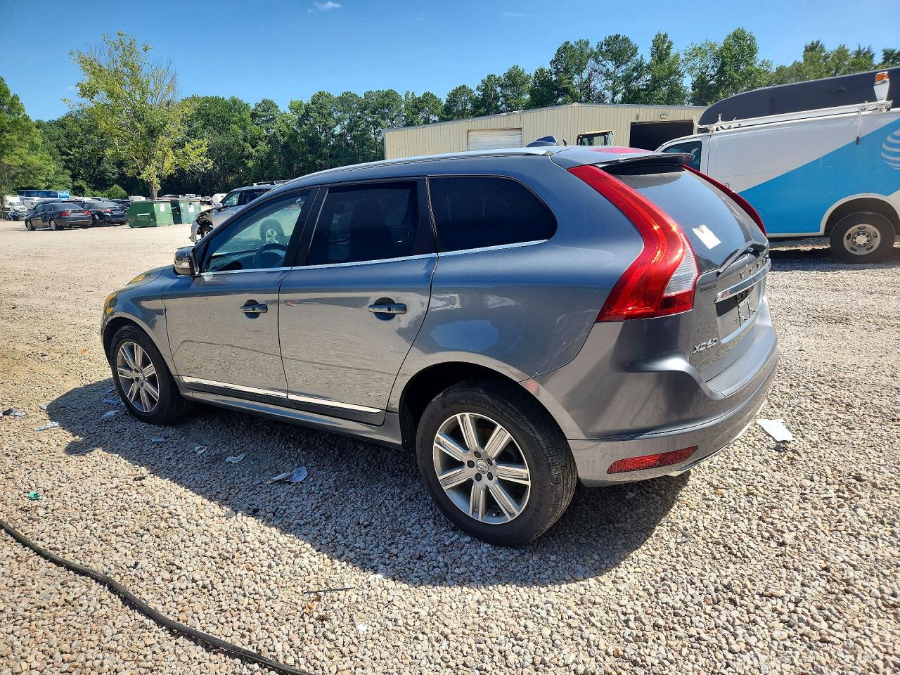 2016 Volvo Xc60 VIN YV440MDK9G2842285 COPART salvage auction — Minor Dent/Scratches, NC - DEALER ONLY CLEAN TITLE, sold $3,450 on 2026-09-09 (photo 2)