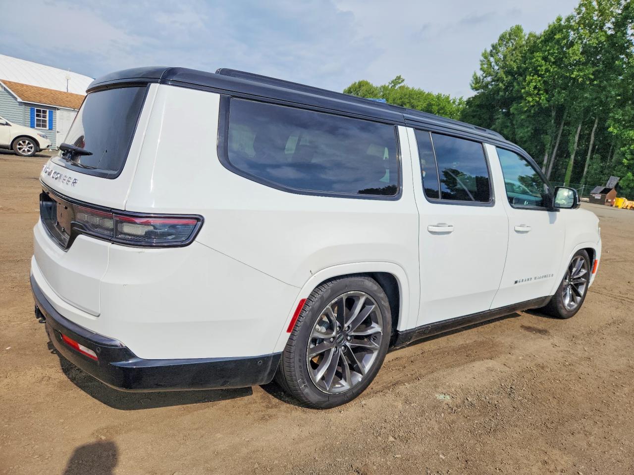 2024 Jeep Grand Wagoneer VIN 1C4SJSFP8RS186202 COPART salvage auction — Minor Dent/Scratches, NJ - CERTIFICATE OF TITLE (P), sold $32,500 on 2026-09-10 (photo 3)