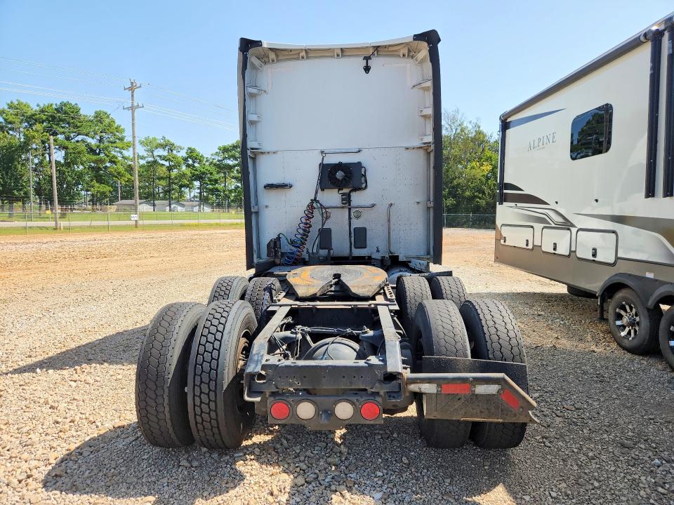 2019 Kenworth T680 VIN 1XKYDP9X1KJ239378 COPART salvage auction — NORMAL WEAR, AL - CERTIFICATE OF TITLE, sold $0 on 2026-09-23 (photo 6)