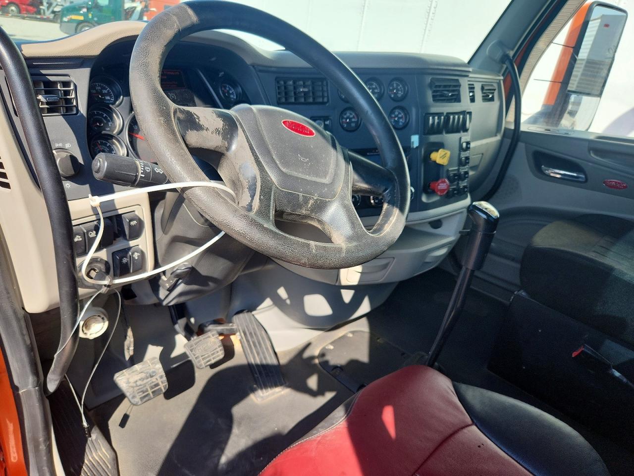 2018 Peterbilt 567 VIN 1XPCD49X8JD458970 COPART salvage auction — Normal Wear, IN - CERTIFICATE OF TITLE, sold $26,000 on 2026-09-03 (photo 8)
