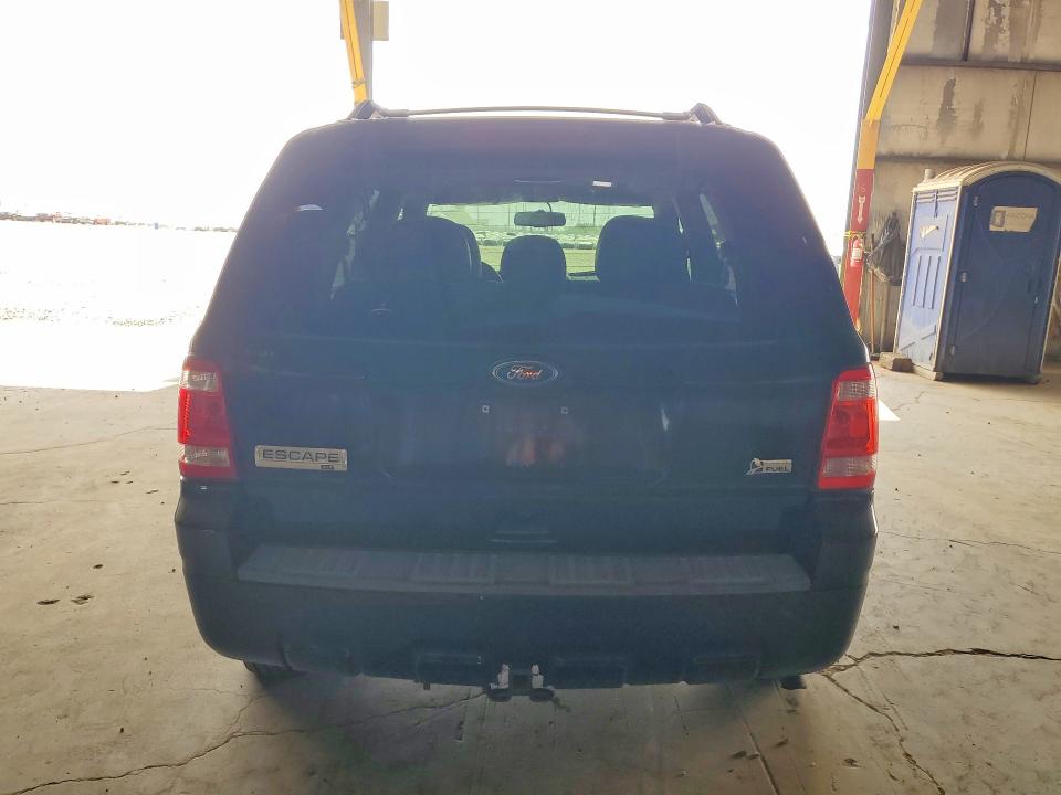 2012 Ford Escape VIN 1FMCU0DG6CKB68075 COPART salvage auction — NORMAL WEAR, Az - Certificate Of Title, sold $725 on 2026-09-09 (photo 6)