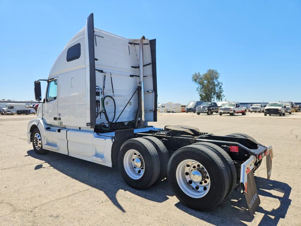 2016 Volvo VIN 4V4NC9EJ5GN948883 COPART salvage auction — NORMAL WEAR, Ca - Dis/Dlr/Exp Only Clean Title, sold $10,000 on 2026-09-18 (photo 2)