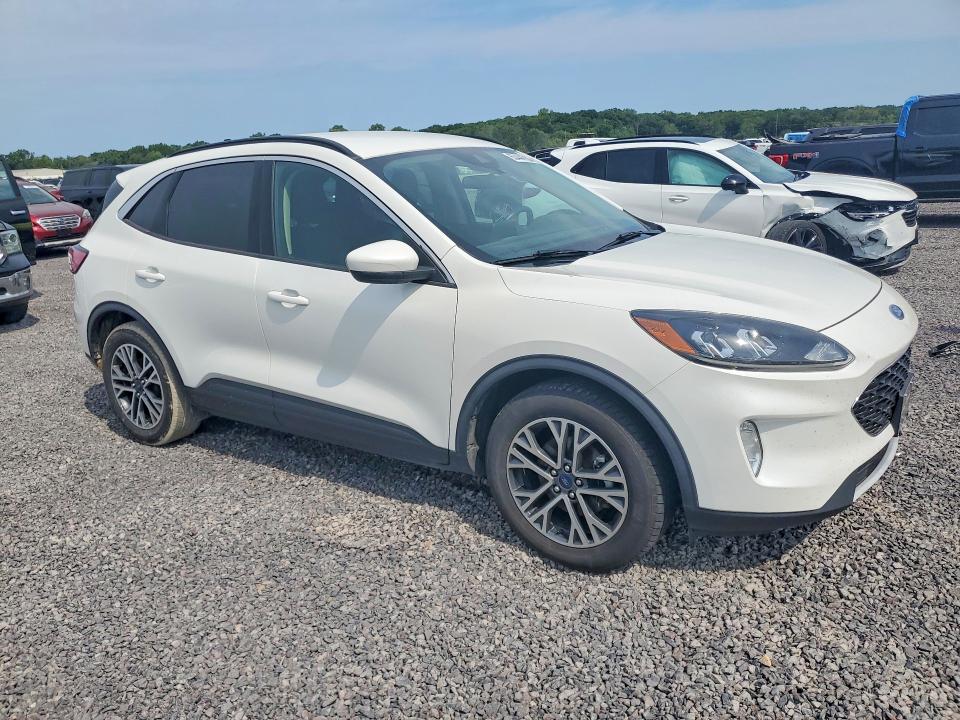 2020 Ford Escape VIN 1FMCU9H67LUB67995 COPART salvage auction — MINOR DENT/SCRATCHES, Ks - Certificate Of Title (P), sold $7,400 on 2026-08-24 (photo 4)