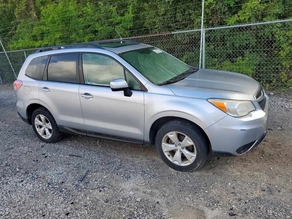 2016 Subaru Forester VIN JF2SJADC3GH438301 COPART salvage auction — MINOR DENT/SCRATCHES, Salvage Title, sold $725 on 2026-09-09 (photo 4)