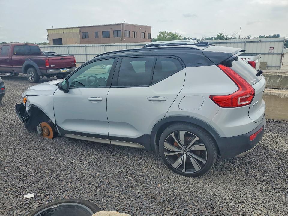 2022 Volvo Xc40 VIN YV4ED3UB2N2677437 COPART salvage auction — FRONT END, Ks - Cert Of Title-Salvage, sold $10,700 on 2026-08-27 (photo 2)