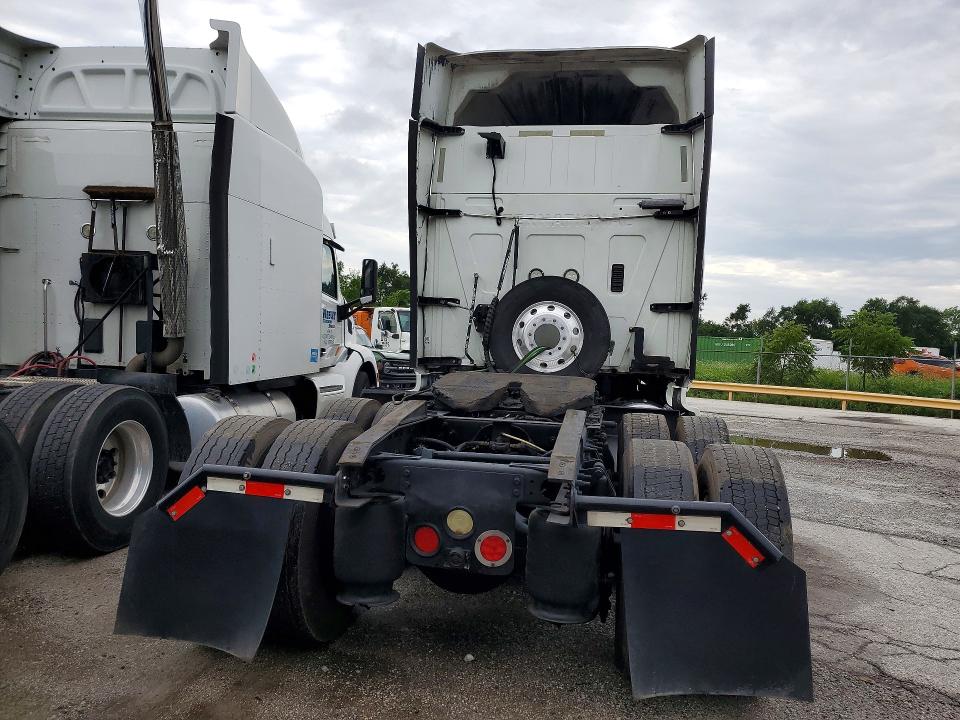2015 International VIN 3HSDJAPR4FN510898 COPART salvage auction — SIDE, Salvage Title, sold $7,200 on 2026-09-24 (photo 6)