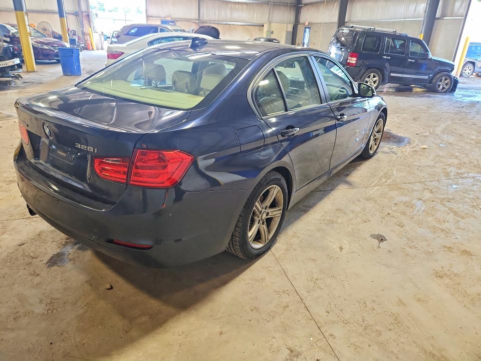 2015 BMW 3er VIN WBA3B5G59FNS19828 COPART salvage auction — UNDERCARRIAGE, Pa - Certificate Of Salvage, sold $350 on 2026-08-17 (photo 3)
