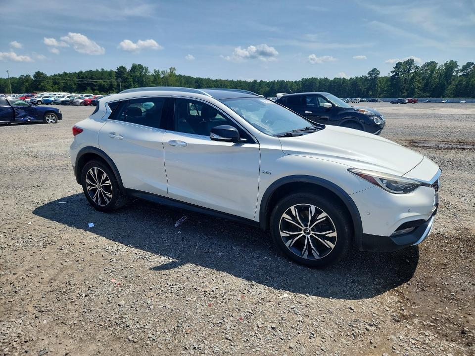 2018 Infiniti QX30 VIN SJKCH5CR2JA041770 COPART salvage auction — MINOR DENT/SCRATCHES, Sc - Certificate Of Title (P), sold $4,700 on 2026-10-05 (photo 4)