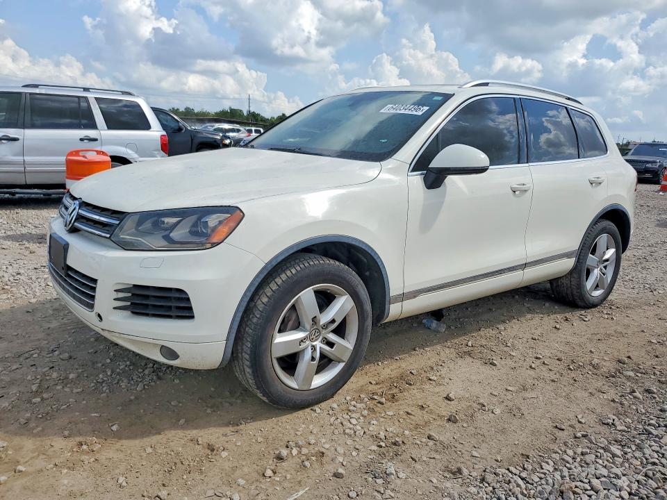 2011 Volkswagen Touareg VIN WVGFF9BP4BD005832 COPART salvage auction — MINOR DENT/SCRATCHES, Tx - Certificate Of Title, sold $3,500 on 2026-08-13 (photo 1)