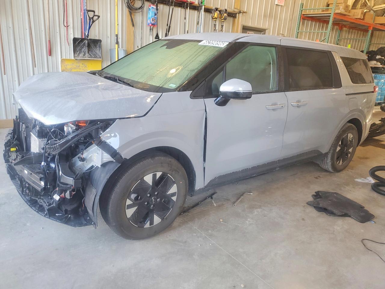 2027 Kia Carnival VIN KNDNB5KA6V6194444 — COPART salvage auction photo