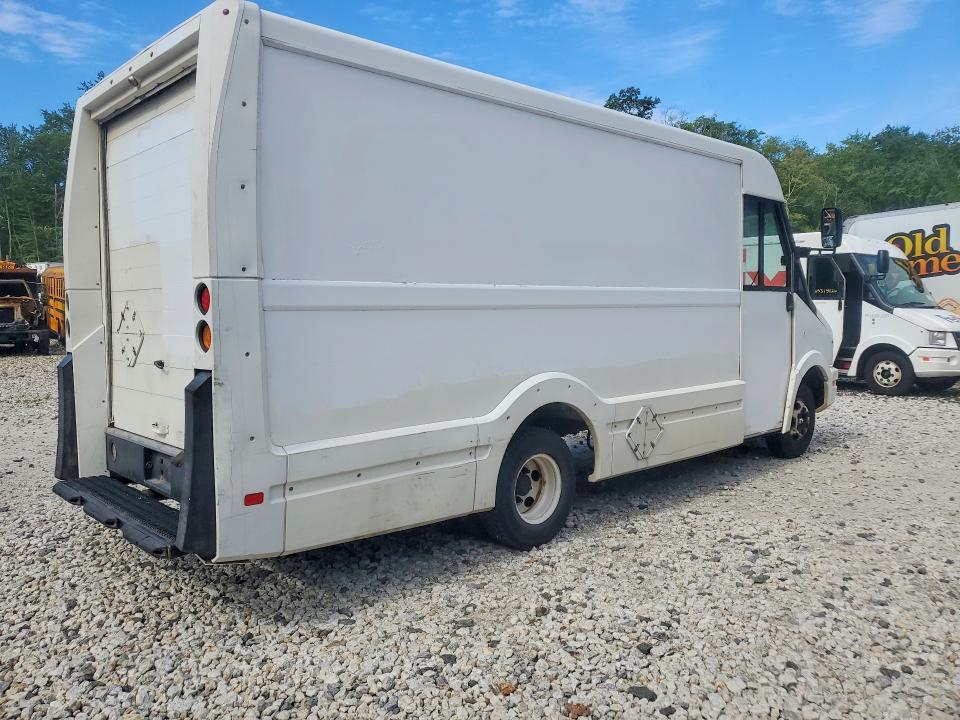 2013 Isuzu Npr VIN JALB4T172D7W00217 COPART salvage auction — MINOR DENT/SCRATCHES, NH - CERTIFICATE OF TITLE, sold $750 on 2026-09-08 (photo 3)