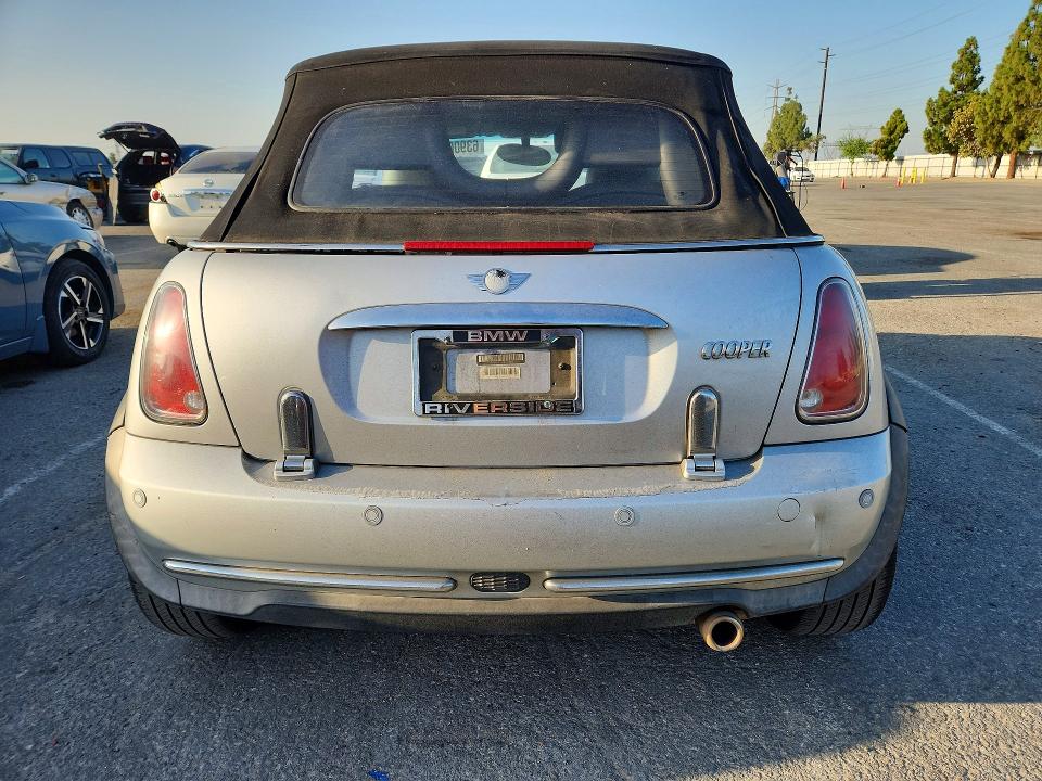 2005 Mini Cooper VIN WMWRF33535TG13105 COPART salvage auction — MINOR DENT/SCRATCHES, CA - DIS/DLR/EXP ONLY CLEAN TITLE, sold $300 on 2026-08-11 (photo 6)