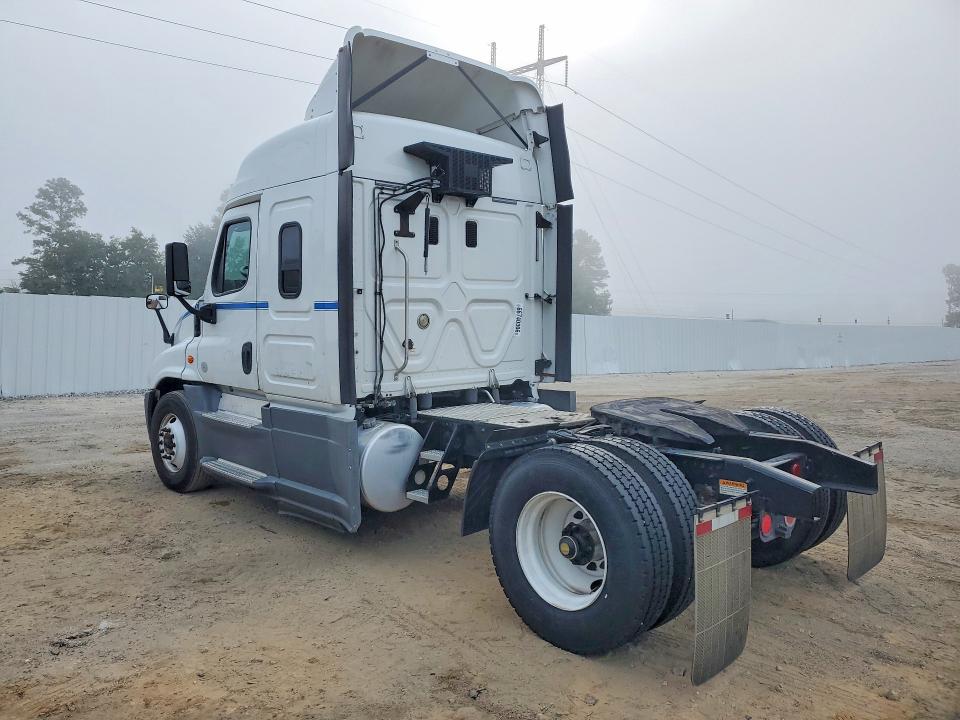 2016 Freightliner Cascadia 125 VIN 1FUBGLDVXGLHB4181 COPART salvage auction — MECHANICAL, FL - CERTIFICATE OF TITLE, sold $1,300 on 2026-09-25 (photo 2)