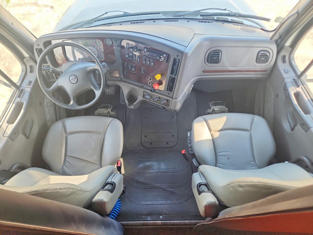 2020 Freightliner All other VIN 3ALAC4DV8LDKY5815 COPART salvage auction — Minor Dent/Scratches, FL - CERT OF TITLE-REBUILT, sold $25,250 on 2026-08-25 (photo 8)