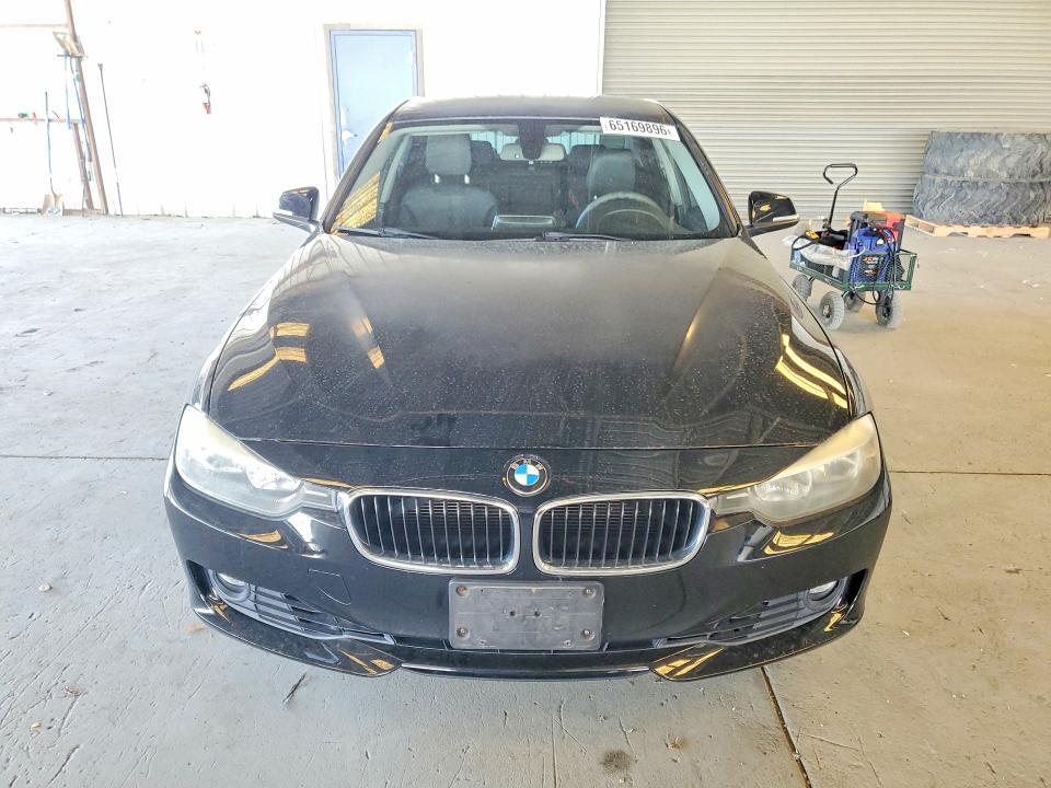 2013 BMW 3 series VIN WBA3C1C59DF441837 COPART salvage auction — MINOR DENT/SCRATCHES, CA - DIS/DLR/EXP ONLY CLEAN TITLE, sold $2,600 on 2026-08-20 (photo 5)