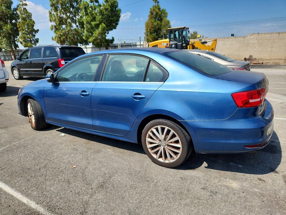 2015 Volkswagen Jetta VIN 3VWD17AJ6FM214010 COPART salvage auction — NORMAL WEAR, CA - DIS/DLR/EXP ONLY CLEAN TITLE, sold $1,155 on 2026-08-13 (photo 2)