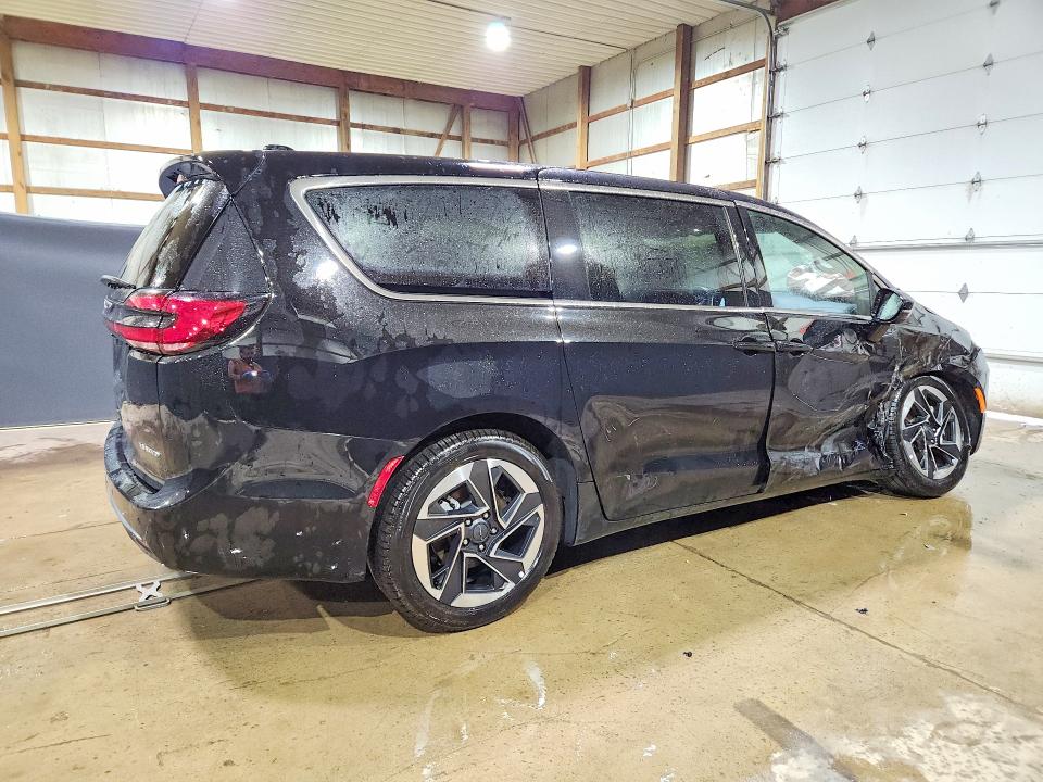 2027 Chrysler Pacifica VIN 2C4RC1GG4VR557126 COPART salvage auction — SIDE, OH - CERTIFICATE OF TITLE (P), sold $16,200 on 2026-08-19 (photo 3)