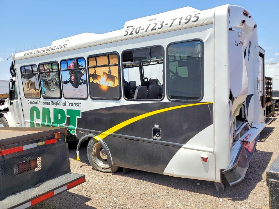 2021 Freightliner Unknown VIN 4UZADRFD0MCMM3353 COPART salvage auction — ROLLOVER, AZ - CERT OF TITLE - SALVAGE, sold $2,675 on 2026-09-06 (photo 2)