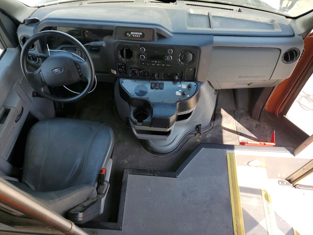 2019 Ford E-350 VIN 1FDEE3FS2KDC19132 COPART salvage auction — Front End, MO - SALVAGE CERTIFICATE OF TITLE, sold $2,800 on 2026-09-10 (photo 8)