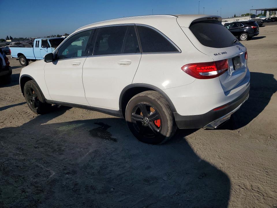 2018 Mercedes-benz Glc class VIN WDC0G4JB8JV019932 COPART salvage auction — SIDE, CA - DIS/DLR/EXP ONLY CLEAN TITLE (P), sold $4,250 on 2026-08-20 (photo 2)