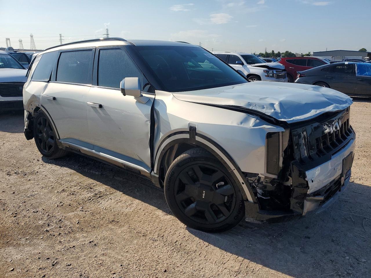 2027 Kia Telluride VIN 5XYPD5S13VG021092 COPART salvage auction — Rear End, TX - SALVAGE VEHICLE TITLE, sold $22,500 on 2026-09-04 (photo 4)
