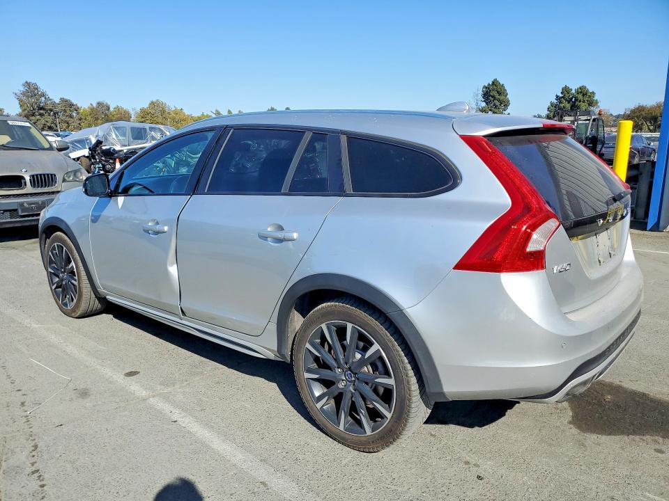 2016 Volvo V60 cross country VIN YV4612HK5G1017449 COPART salvage auction — SIDE, Ca - Dis/Dlr/Exp Only Clean Title, sold $400 on 2026-08-22 (photo 2)