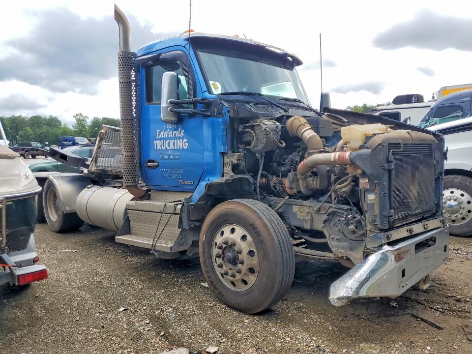 2018 Kenworth T880 VIN 1XKZDP9X0JJ191780 COPART salvage auction — FRONT END, VA - CERT OF TITLE - SALVAGE, sold $9,800 on 2026-08-13 (photo 4)