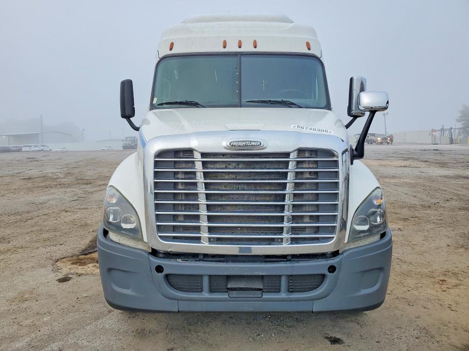 2016 Freightliner Cascadia 125 VIN 1FUBGLDVXGLHB4181 COPART salvage auction — MECHANICAL, FL - CERTIFICATE OF TITLE, sold $1,300 on 2026-09-25 (photo 5)