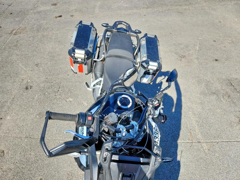 2020 Triumph motorcycle Tiger VIN SMTE62DF8LTAB0163 COPART salvage auction — FRONT END, ME - CERT OF TITLE-SALVAGE COLLISIO, sold $3,500 on 2026-10-08 (photo 5)