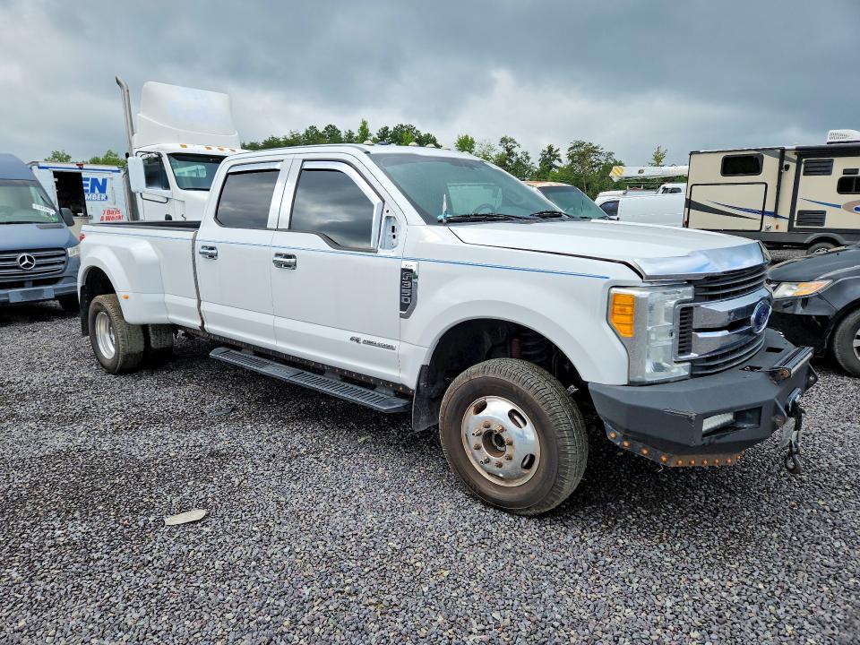2017 Ford F-350 super duty VIN 1FT8W3DT3HEB26200 COPART salvage auction — MINOR DENT/SCRATCHES, IN - CERTIFICATE OF TITLE, sold $14,500 on 2026-09-08 (photo 4)