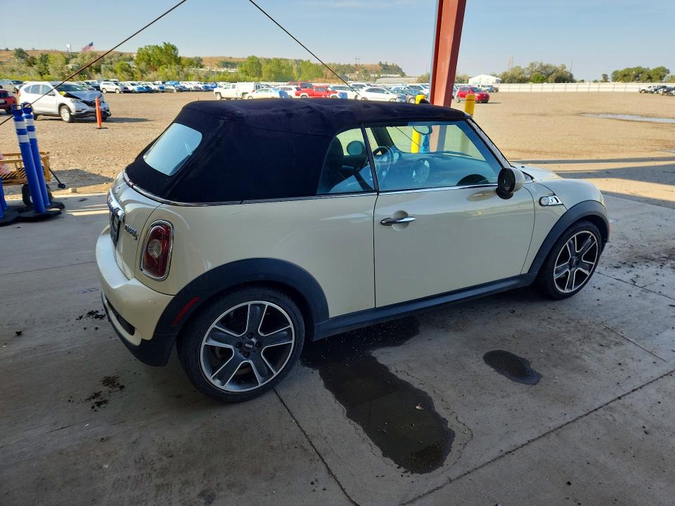 2010 Mini Cooper VIN WMWMS3C50ATZ84848 COPART salvage auction — MECHANICAL, MT - CERTIFICATE OF TITLE, sold $750 on 2026-08-31 (photo 3)