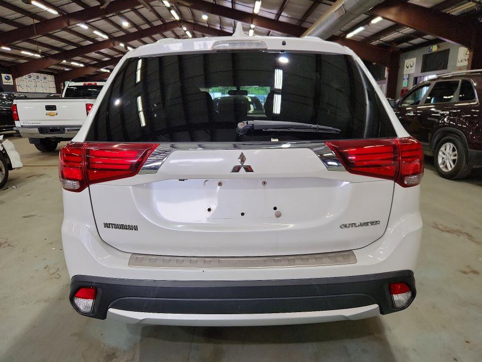 2017 Mitsubishi Outlander VIN JA4AD2A33HZ000511 COPART salvage auction — MINOR DENT/SCRATCHES, FL - CERTIFICATE OF TITLE (P), sold $2,100 on 2026-09-15 (photo 6)