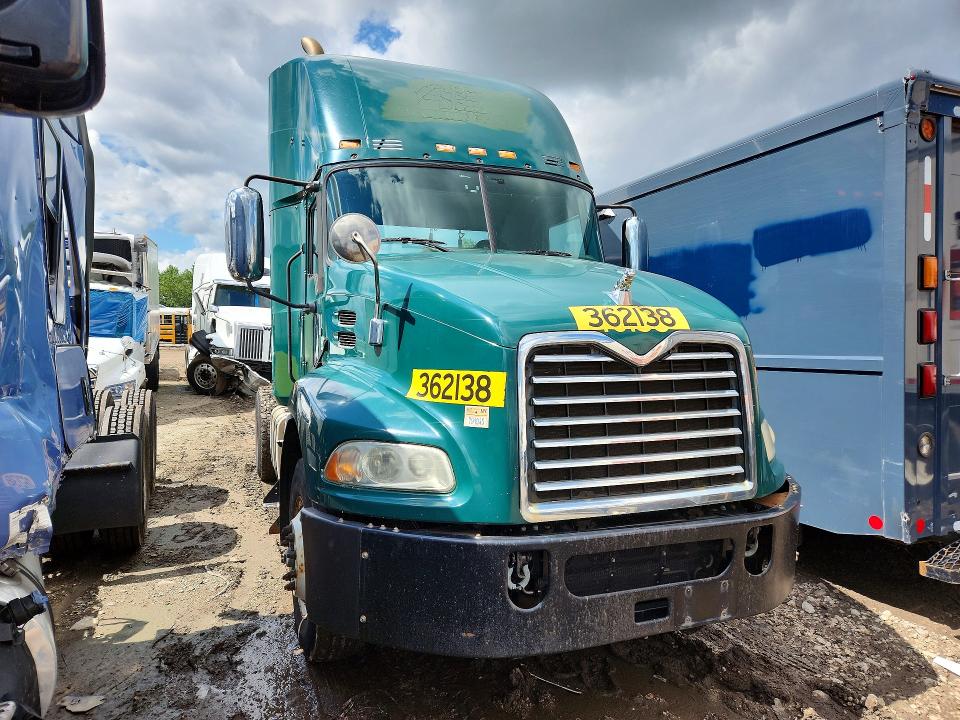 2017 Mack 600 rd600 VIN 1M1AW01X2HM009446 COPART salvage auction — NORMAL WEAR, OK - CERTIFICATE OF TITLE (P), sold $525 on 2026-09-15 (photo 4)