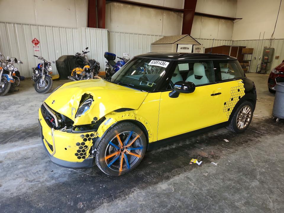 2025 Mini Cooper VIN WMW23GD02S2W16290 — COPART salvage auction photo