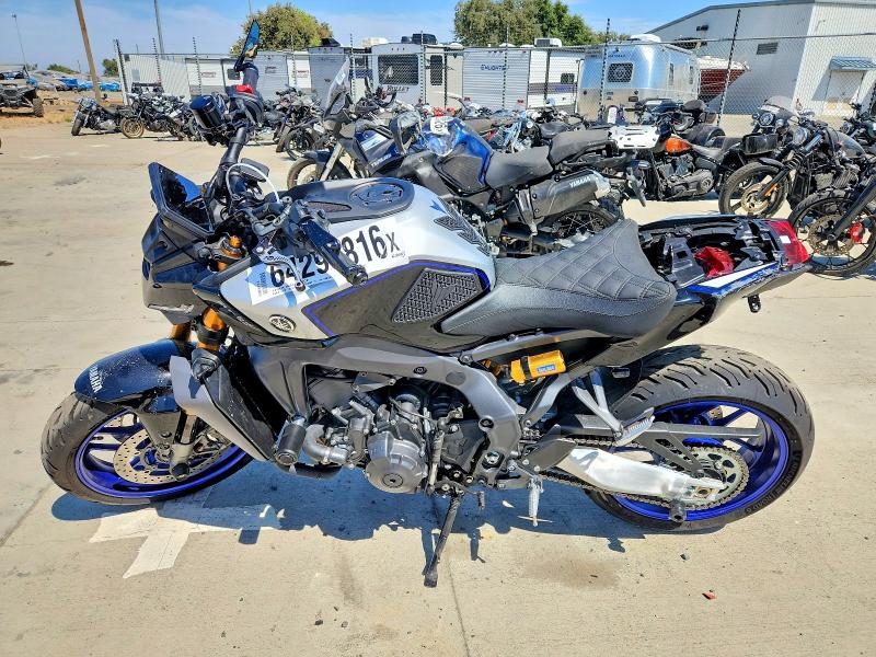 2025 Yamaha VIN JYARN95Y6SA000413 COPART salvage auction — REAR END, Ca - Salvage Certificate, sold $7,000 on 2026-08-20 (photo 3)