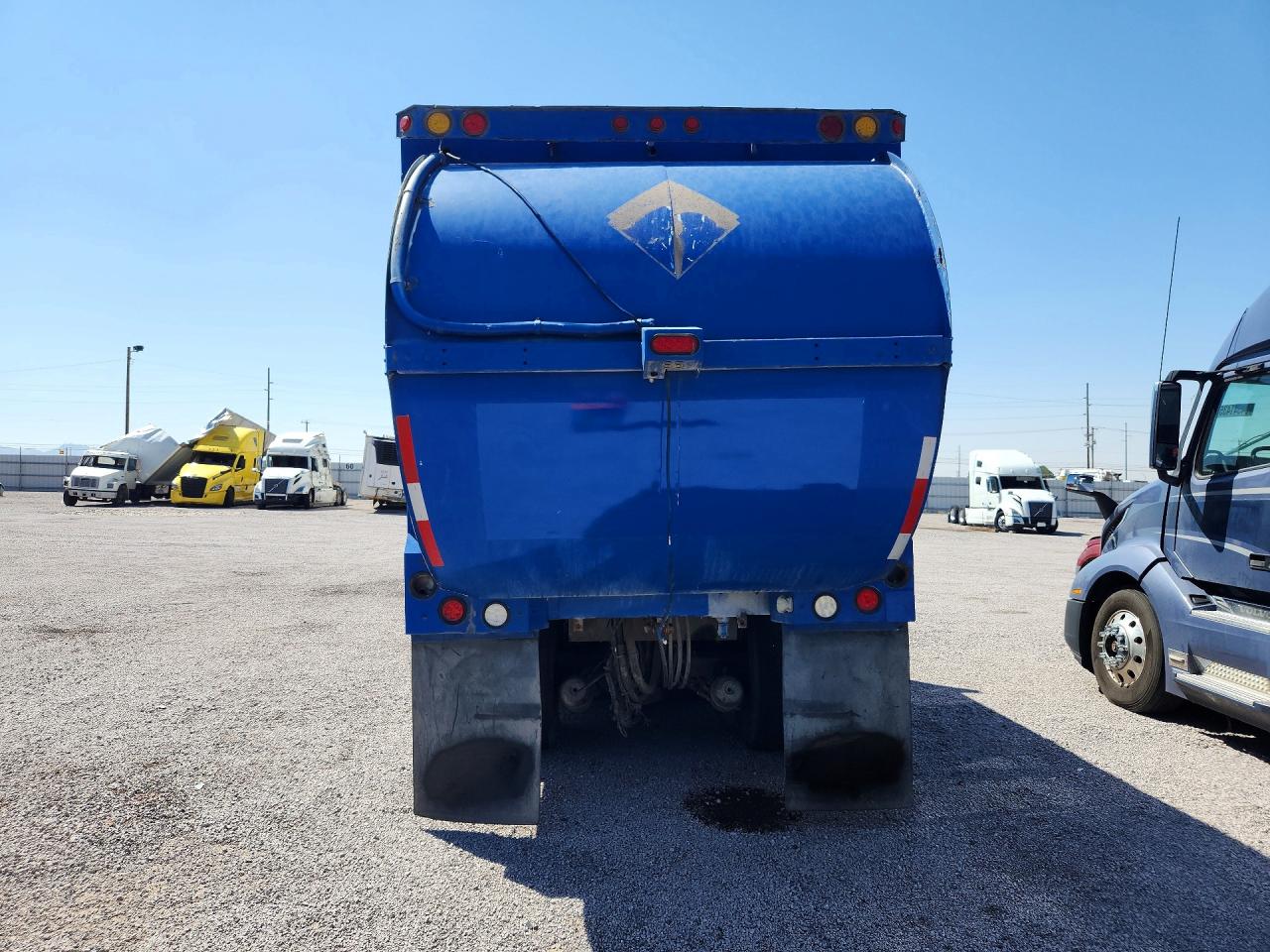 2009 Autocar llc All other VIN 5VCDC6JF19H208064 COPART salvage auction — Minor Dent/Scratches, Cd - Non-Repairable, sold $1,650 on 2026-09-10 (photo 6)