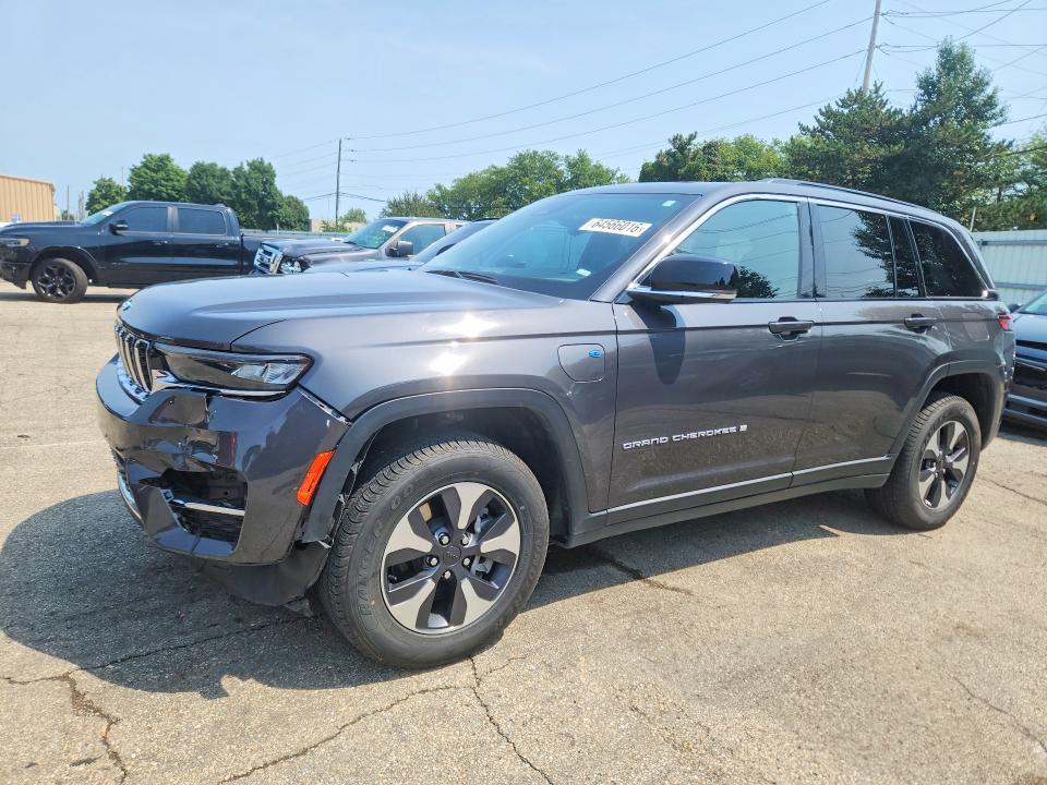 2024 Jeep Cherokee VIN 1C4RJYB64RC120805 — COPART salvage auction photo