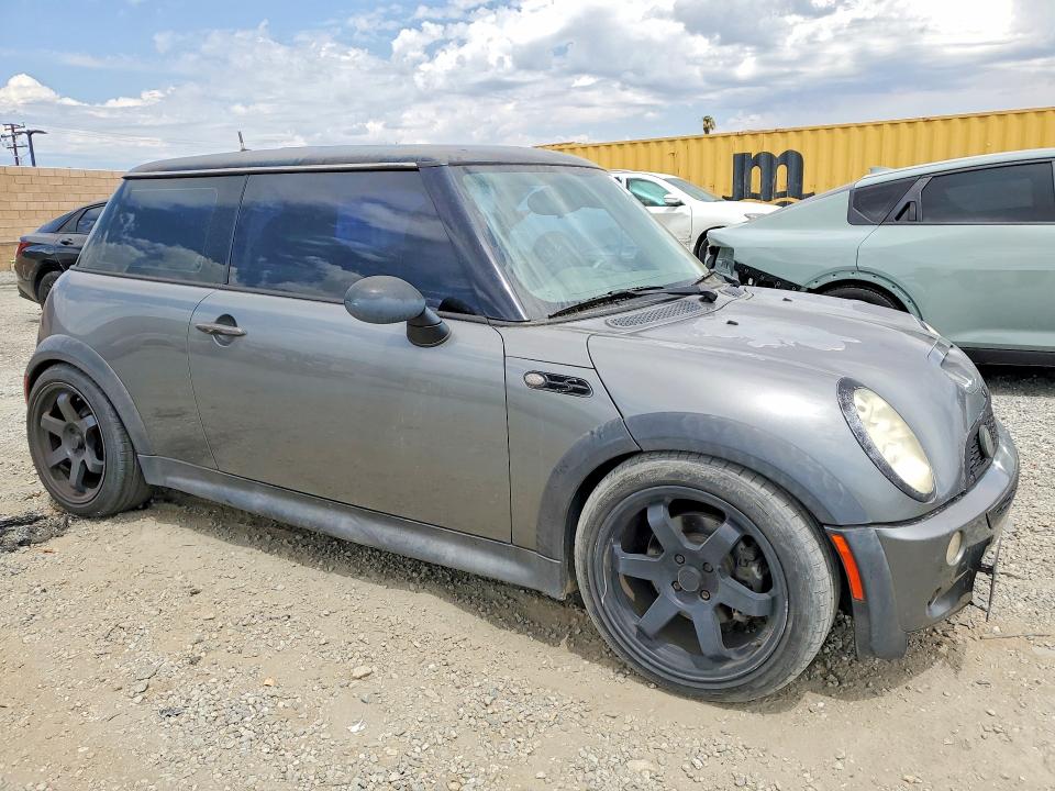 2005 Mini Cooper VIN WMWRE335X5TL12461 COPART salvage auction — MECHANICAL, CA - DIS/DLR/EXP ONLY CLEAN TITLE, sold $175 on 2026-08-19 (photo 4)