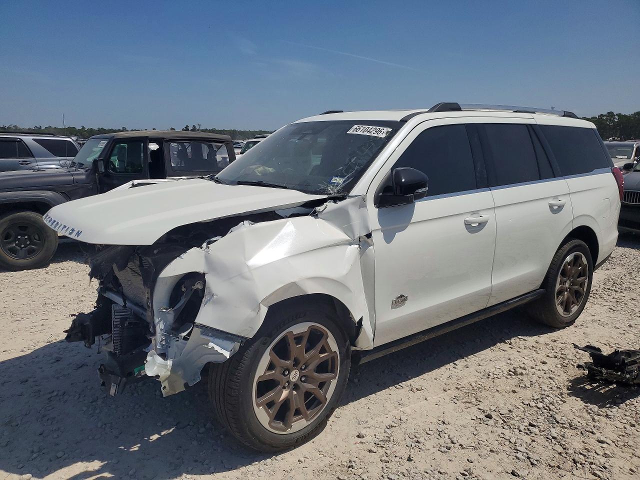 2025 Ford Expedition VIN 1FMJU1P8XSEA12765 — COPART salvage auction photo