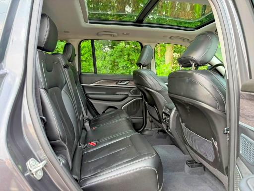 2023 Jeep Grand cherokee VIN 1C4RJYB62PC665057 COPART salvage auction — MINOR DENT/SCRATCHES, Ny - Certificate Of Title, sold $13,500 on 2026-10-02 (photo 8)