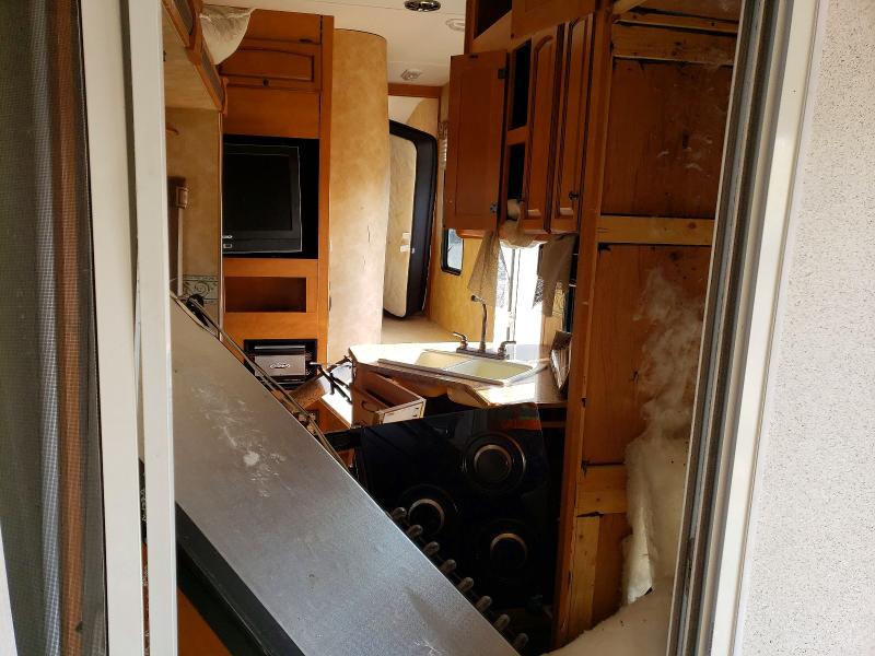 2010 Heartland rvs VIN 5SFCG3021AE204836 COPART salvage auction — ROLLOVER, MN - CERT OF TITLE-SALVAGE, sold $30 on 2026-09-17 (photo 5)