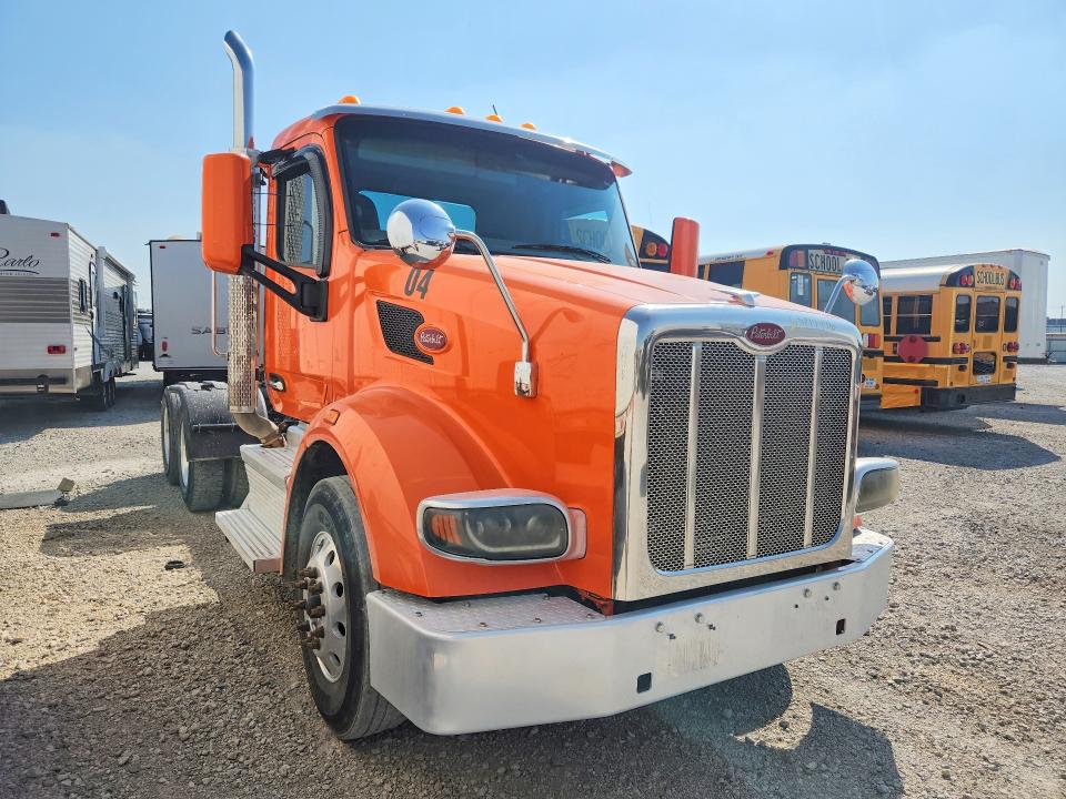 2018 Peterbilt 567 VIN 1XPCD49X8JD458970 COPART salvage auction — NORMAL WEAR, IN - CERTIFICATE OF TITLE, sold $26,000 on 2026-09-04 (photo 4)