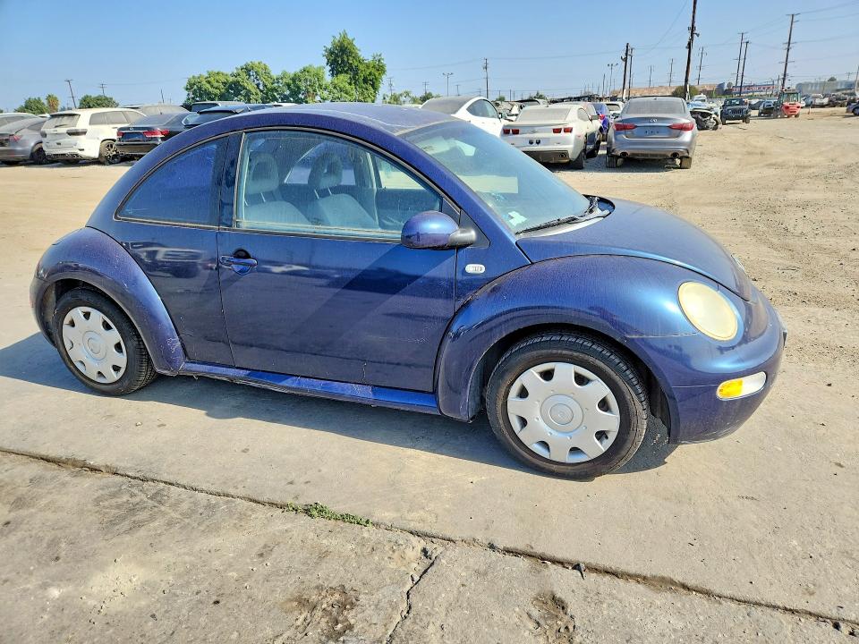 2001 Volkswagen Beetle VIN 3VWBT21C01M413262 COPART salvage auction — NORMAL WEAR, DA, sold $200 on 2026-10-01 (photo 4)