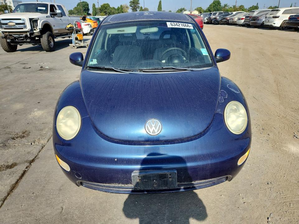 2001 Volkswagen Beetle VIN 3VWBT21C01M413262 COPART salvage auction — NORMAL WEAR, DA, sold $200 on 2026-10-01 (photo 5)