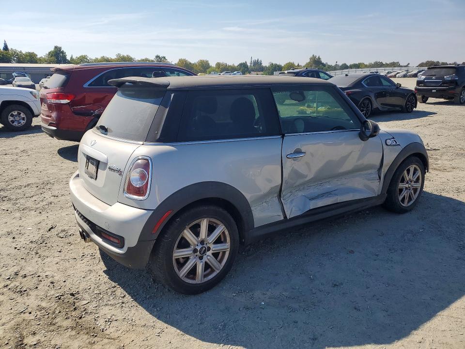 2011 Mini Cooper VIN WMWSV3C58BTY15306 COPART salvage auction — SIDE, Ca - Dis/Dlr/Exp Only Clean Title, sold $300 on 2026-09-10 (photo 3)