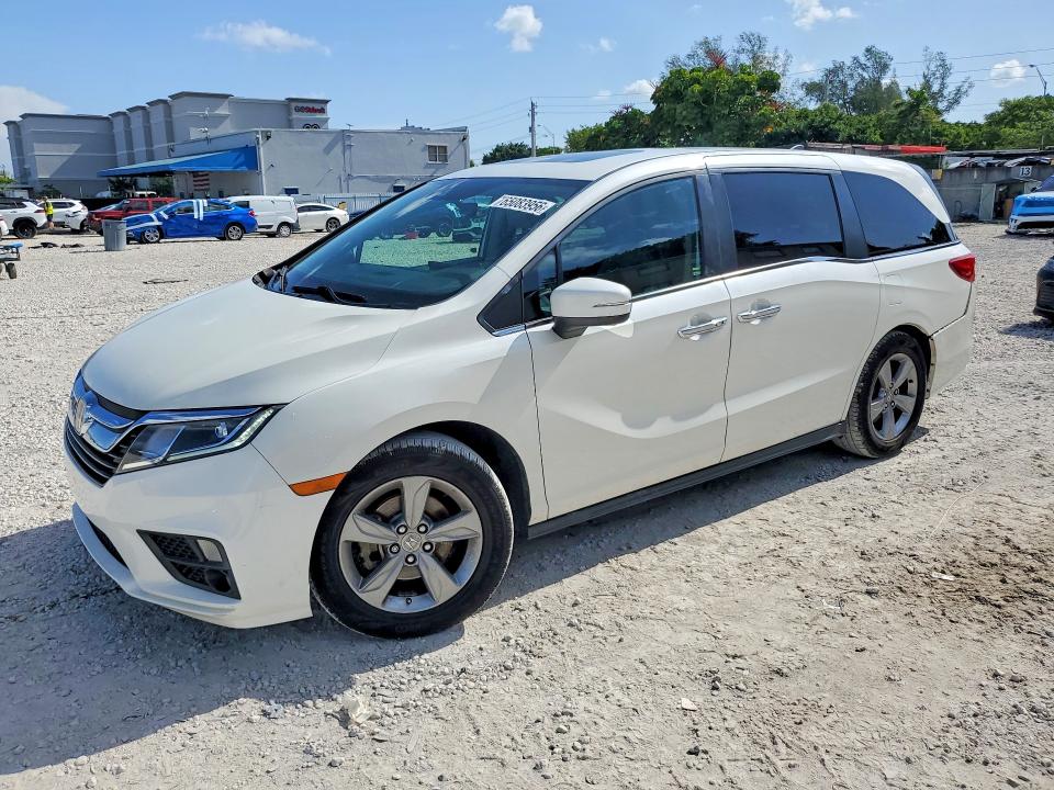 2018 Honda Odyssey VIN 5FNRL6H73JB002007 — COPART salvage auction photo