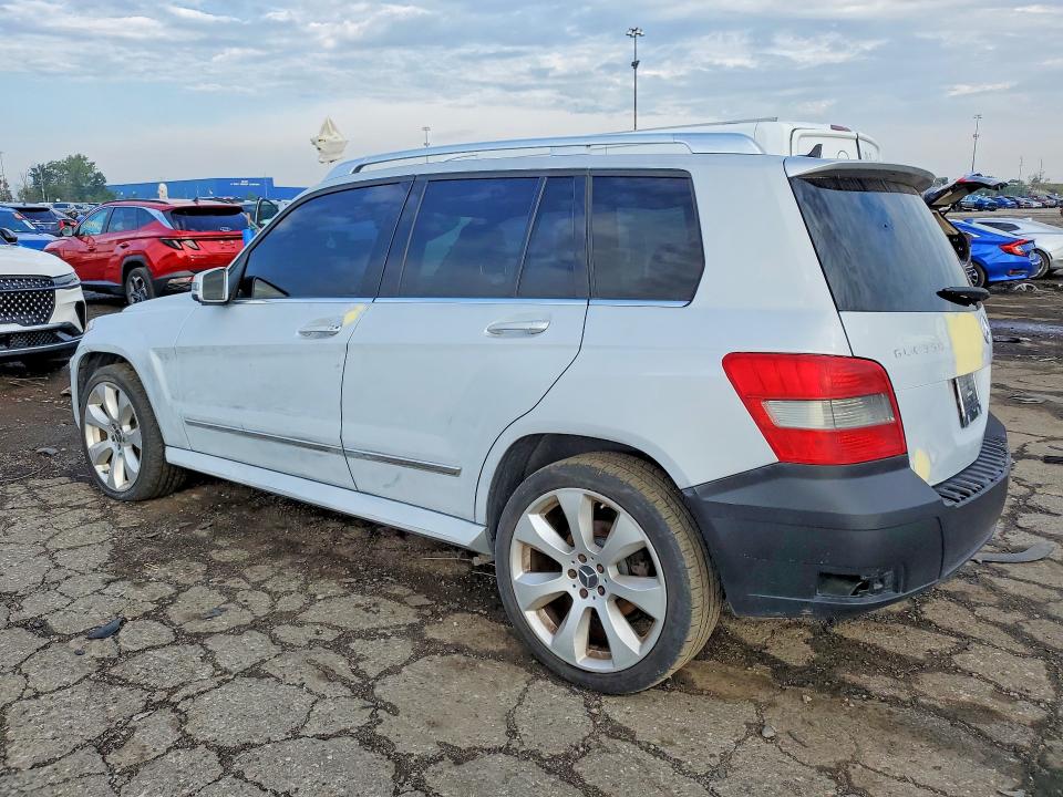 2010 Mercedes-benz Glk-class VIN WDCGG8HB0AF280364 COPART salvage auction — MINOR DENT/SCRATCHES, MI - DEALER ONLY CLEAN TITLE, sold $400 on 2026-08-14 (photo 2)